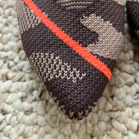 Rothy’s Point - Picture 2 of 8